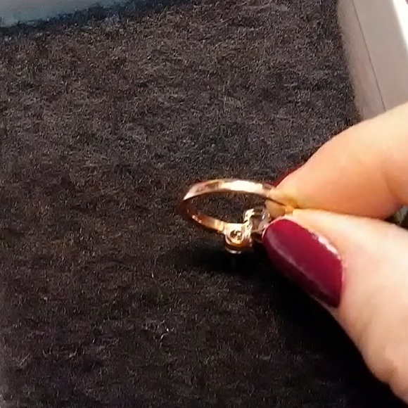 Gold Ring with Heart shaped CZ - Picture 5 of 8